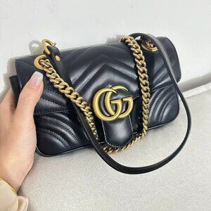 Gucci crossbody bag chain bag, black.